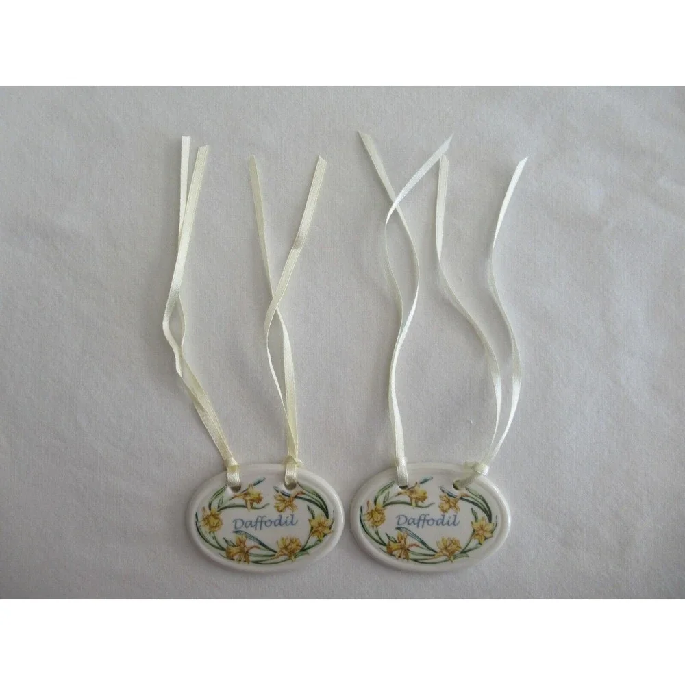 Lot 2x Longaberger Collector Club May Series Daffodil Basket Tie-Ons 23587